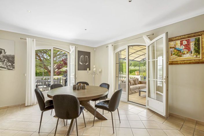 Image No.42-5 Bed House for sale