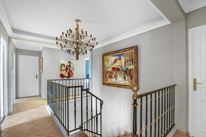 Image No.6-5 Bed House for sale