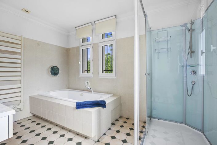 Image No.9-5 Bed House for sale