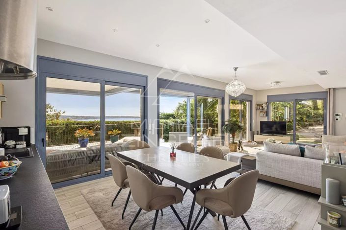 Image No.8-4 Bed House for sale