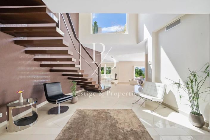 Image No.3-6 Bed House for sale