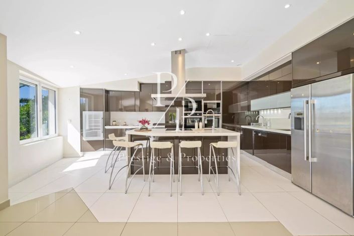 Image No.6-6 Bed House for sale