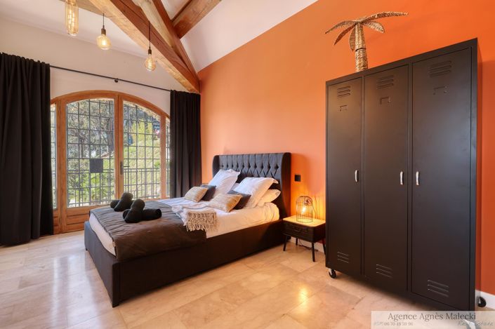 Image No.9-6 Bed House for sale