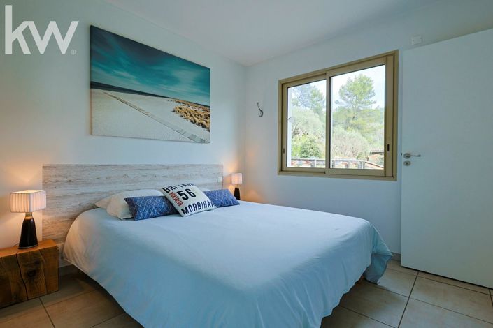 Image No.12-5 Bed House for sale