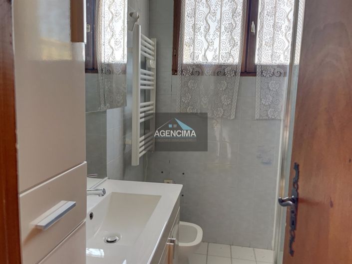 Image No.9-2 Bed House for sale