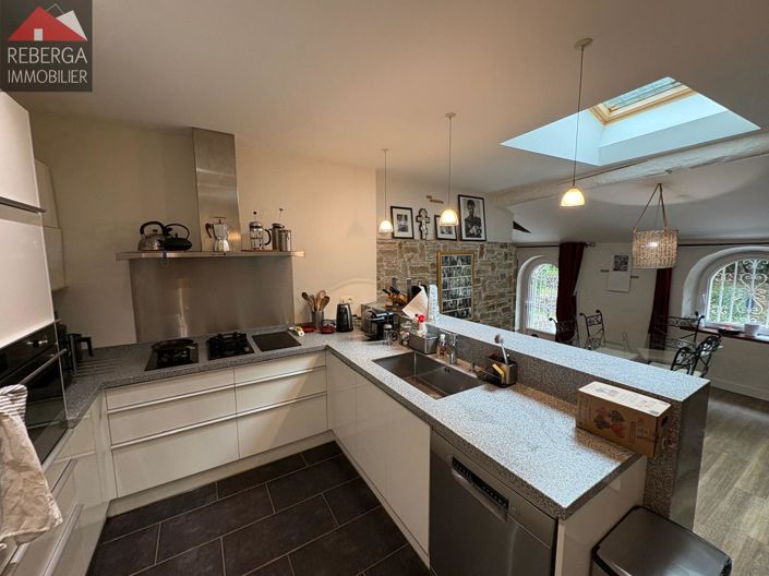 Image No.10-5 Bed House for sale