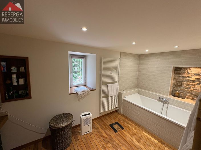 Image No.25-5 Bed House for sale