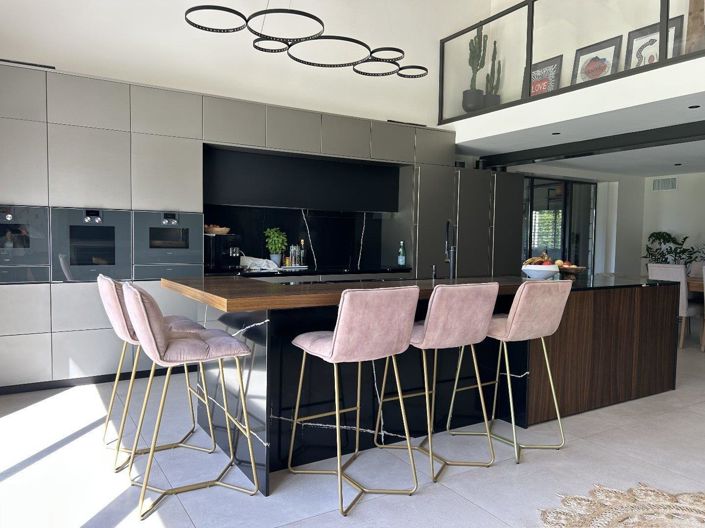 Image No.9-4 Bed House for sale