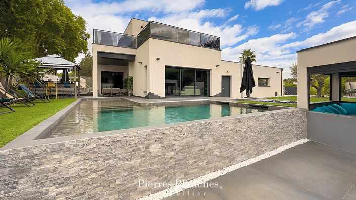 Image No.1-4 Bed House for sale