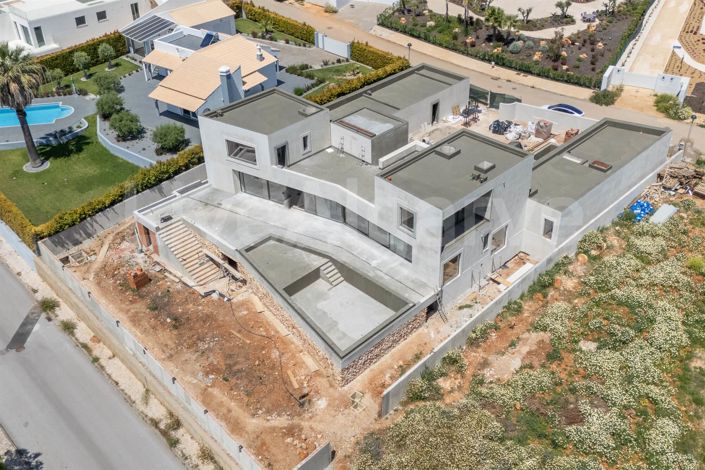 Image No.1-5 Bed House for sale