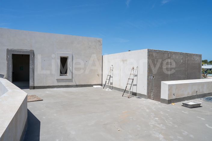 Image No.17-5 Bed House for sale