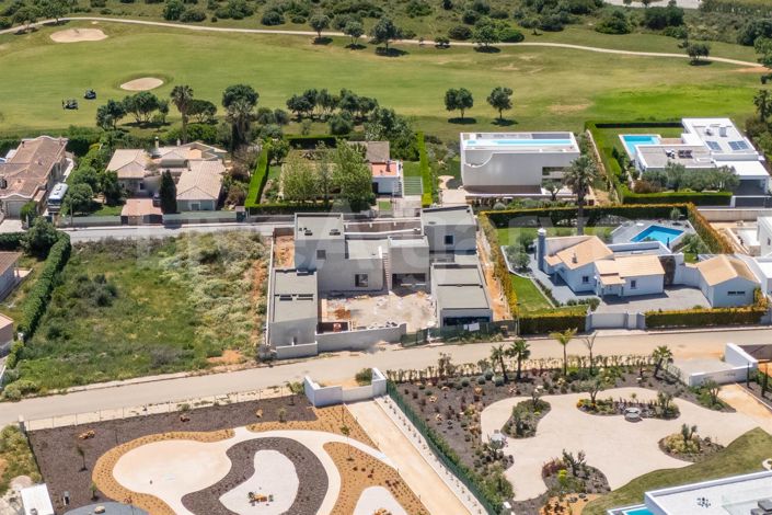 Image No.18-5 Bed House for sale