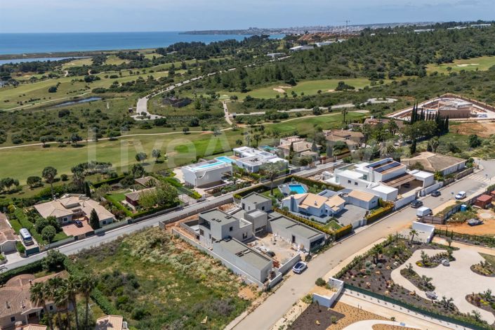 Image No.3-5 Bed House for sale