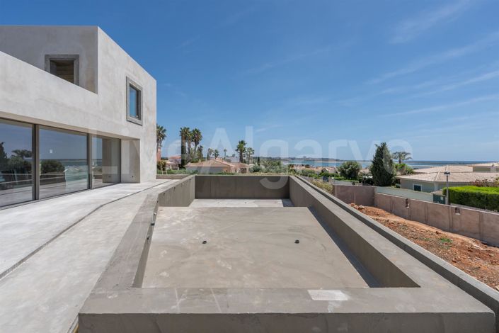 Image No.6-5 Bed House for sale