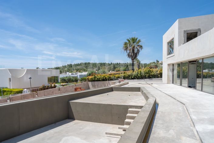 Image No.8-5 Bed House for sale