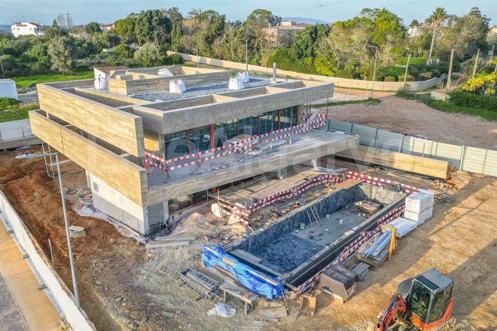 Image No.17-4 Bed House for sale