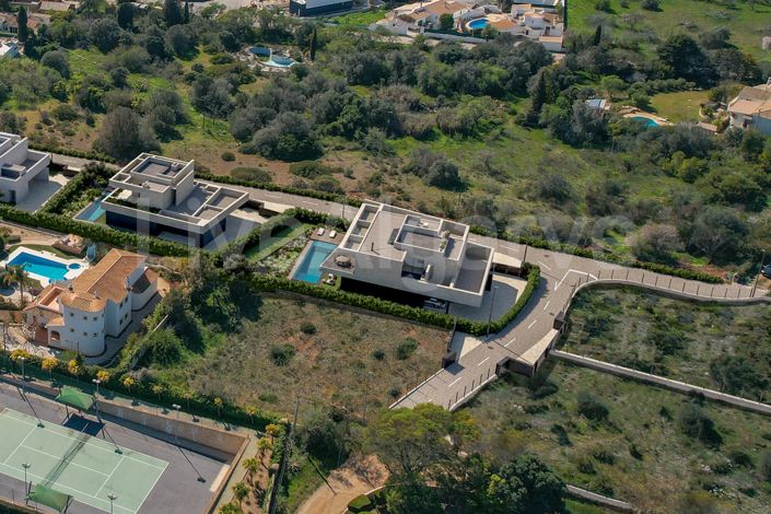 Image No.26-4 Bed House for sale