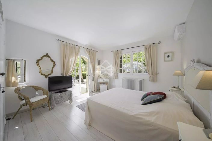 Image No.9-4 Bed House for sale