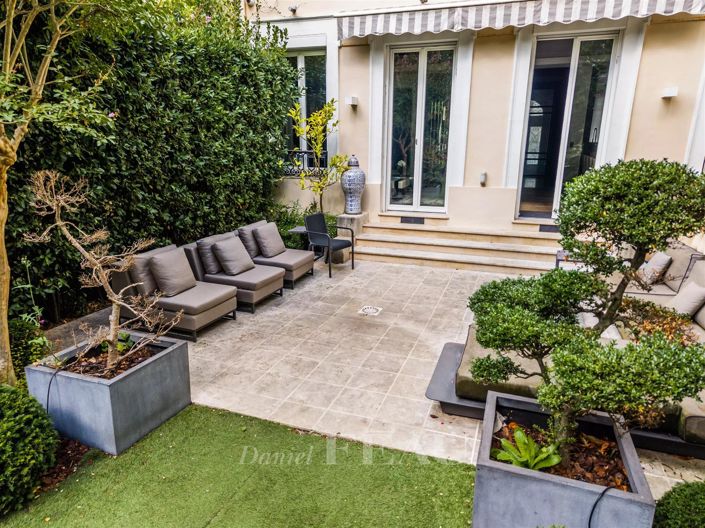 Image No.17-5 Bed House for sale