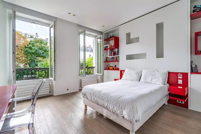 Image No.18-5 Bed House for sale