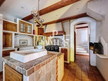 5 Bed House for sale