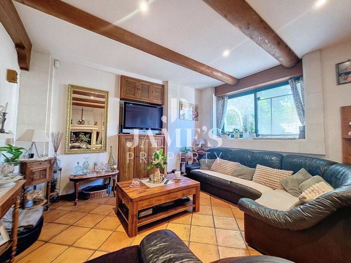 Image No.2-5 Bed House for sale