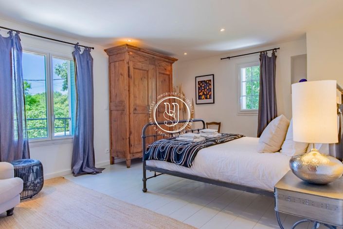 Image No.18-22 Bed House for sale