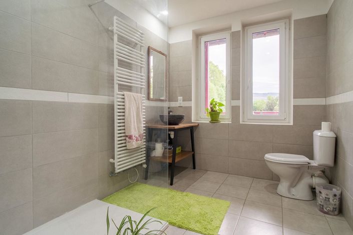 Image No.17-4 Bed Property for sale