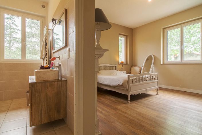 Image No.9-4 Bed Property for sale