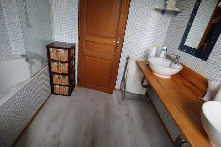 Image No.8-2 Bed House for sale