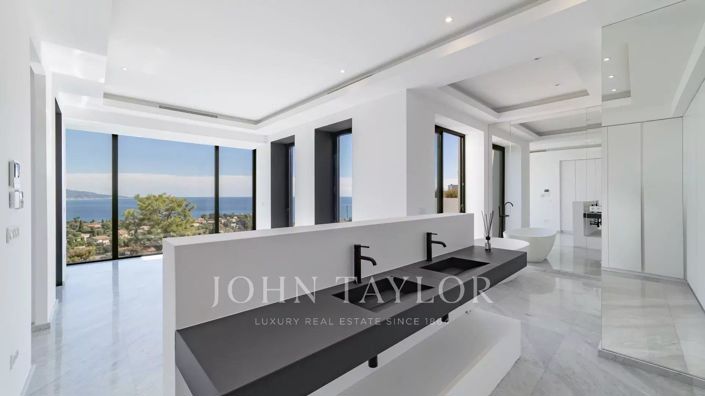 Image No.19-4 Bed House for sale