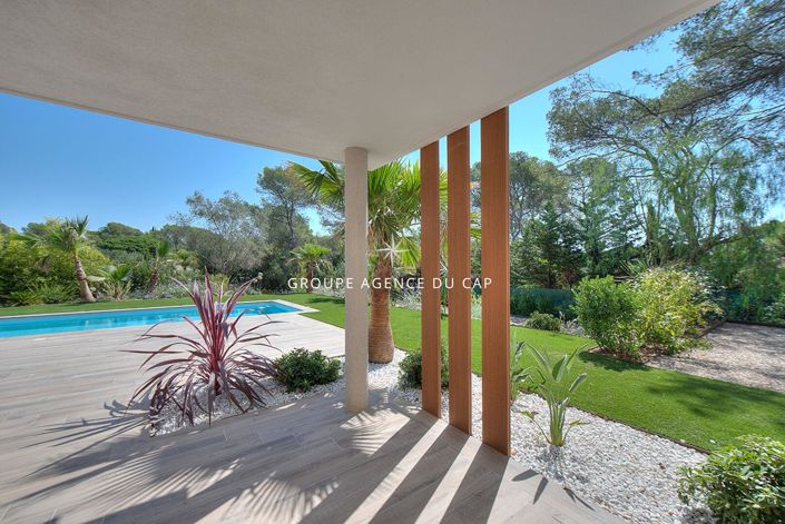 Image No.17-5 Bed House for sale