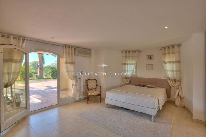 Image No.7-5 Bed House for sale