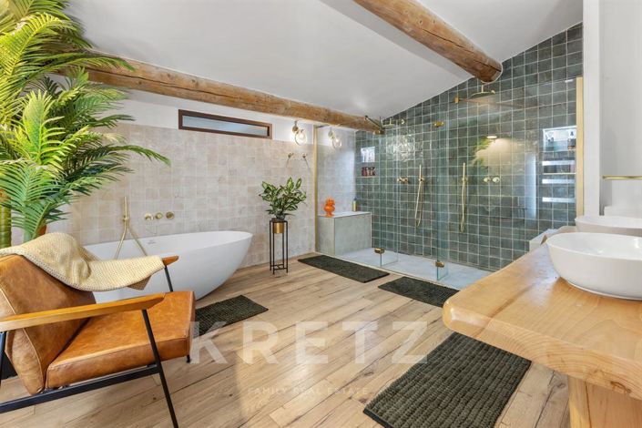 Image No.17-10 Bed House for sale