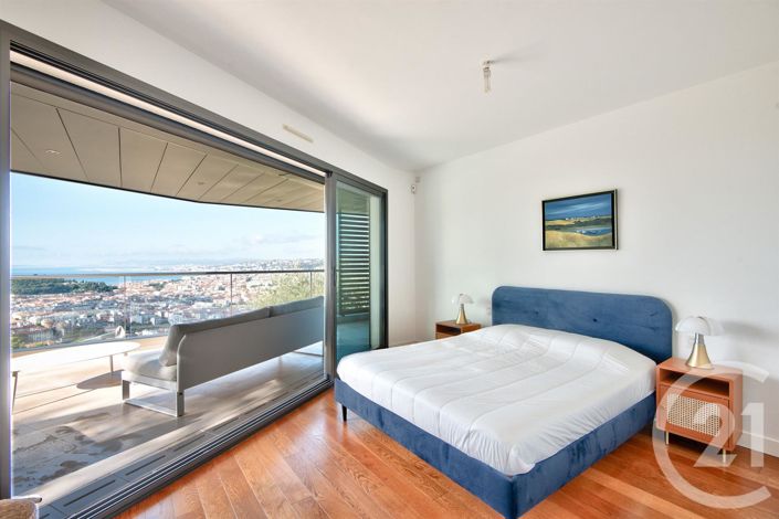 Image No.10-3 Bed Apartment for sale