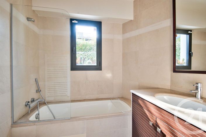 Image No.11-3 Bed Apartment for sale