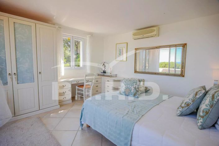 Image No.6-4 Bed House for sale