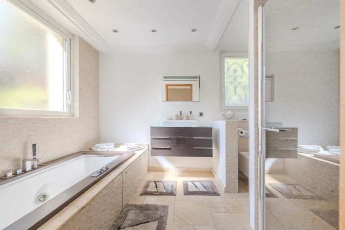 Image No.12-7 Bed House for sale