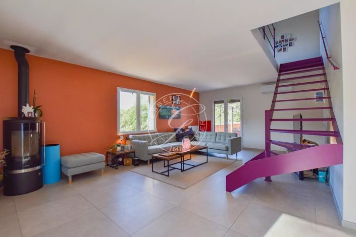 Image No.10-6 Bed House for sale