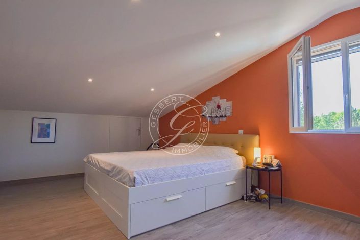 Image No.20-6 Bed House for sale