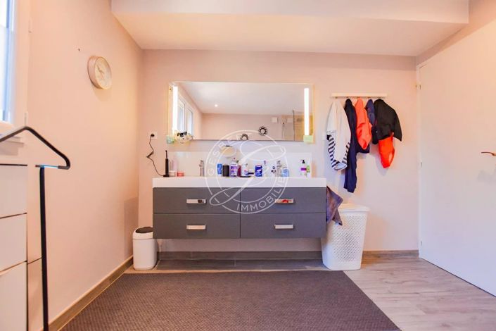 Image No.22-6 Bed House for sale