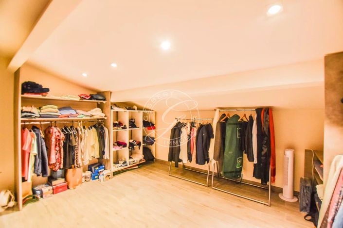 Image No.23-6 Bed House for sale