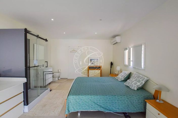 Image No.25-6 Bed House for sale