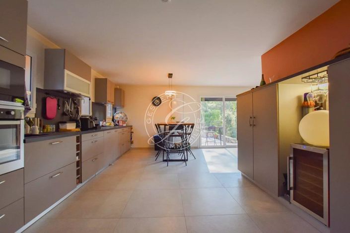 Image No.4-6 Bed House for sale