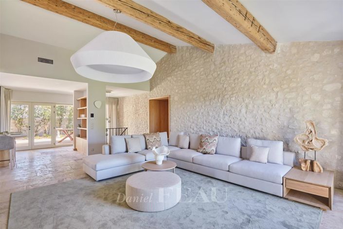 Image No.10-6 Bed House for sale