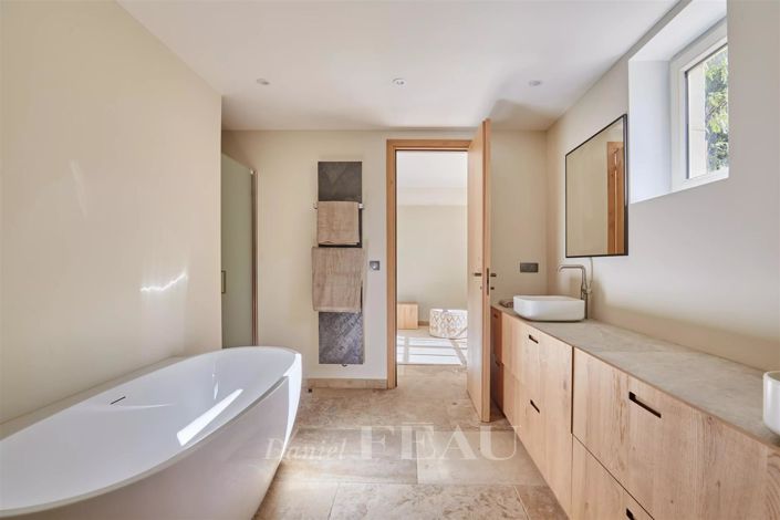 Image No.21-6 Bed House for sale