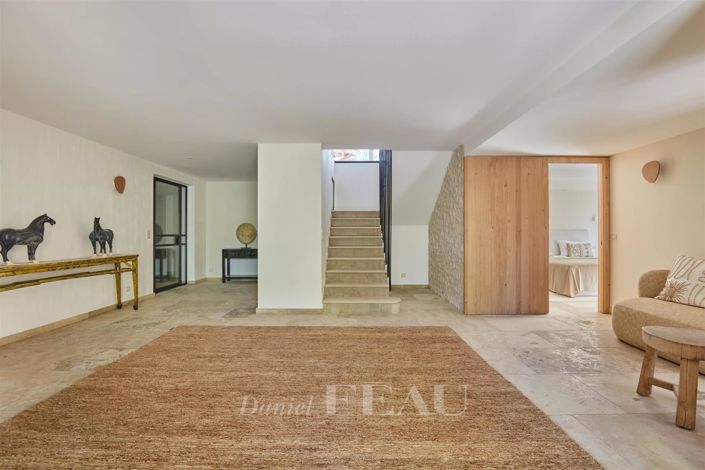 Image No.6-6 Bed House for sale