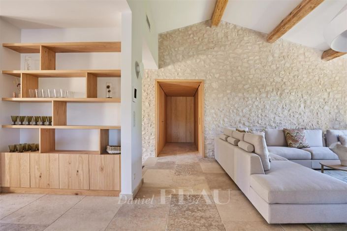 Image No.8-6 Bed House for sale