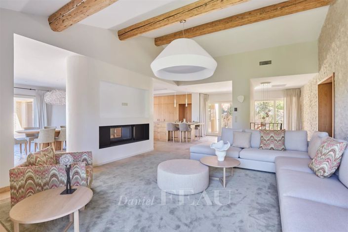 Image No.9-6 Bed House for sale