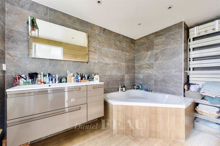 Image No.12-3 Bed Apartment for sale